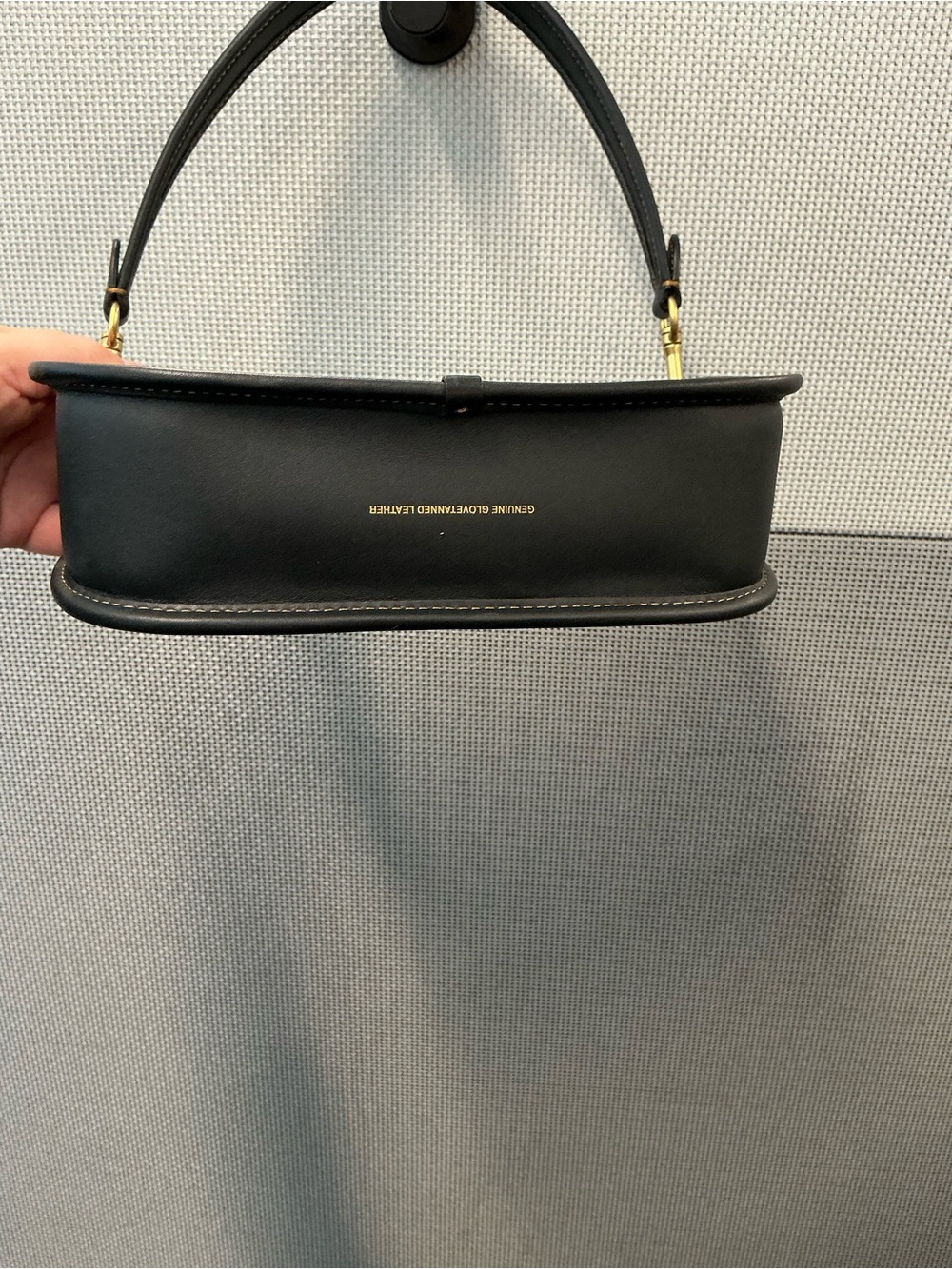 Coach Swinger Bag Black Leather Shoulder & Crossbody Bag with Gold Turnlock - Picture 6 of 10
